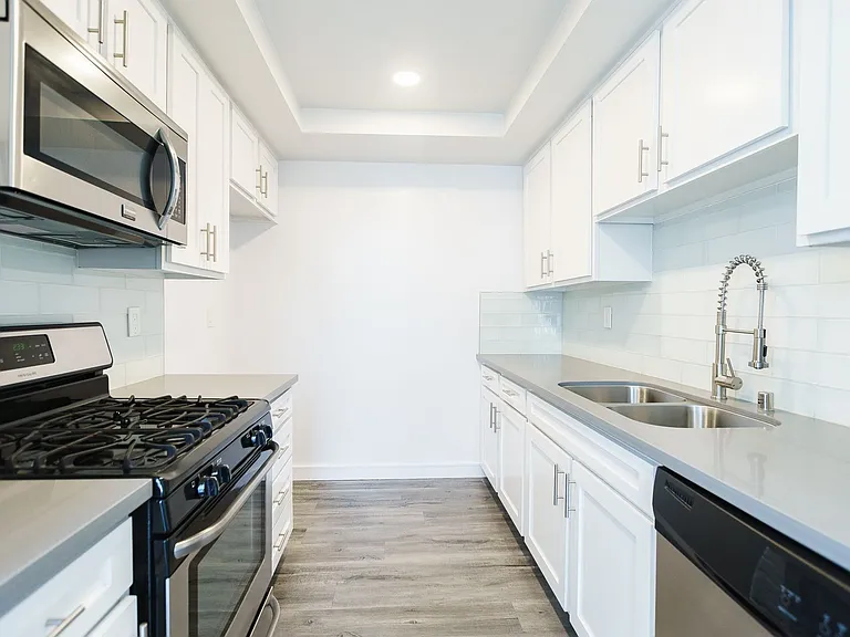 960 N. Alfred — Photo 30