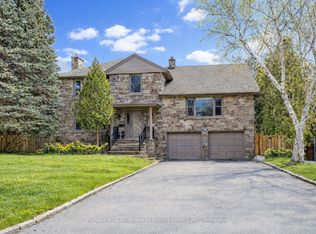 19 Lower Links Rd, Toronto, ON M2P 1H5