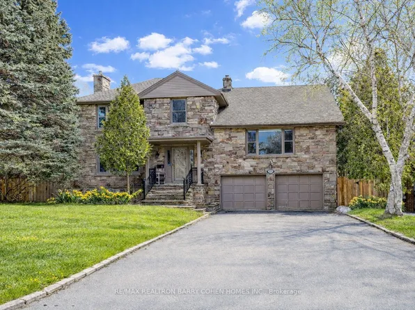 19 Lower Links Rd, Toronto, ON M2P 1H5