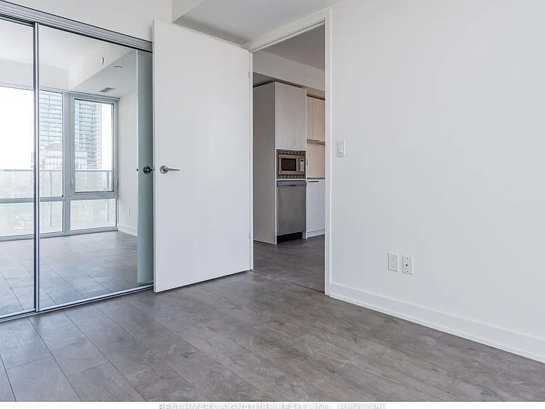 501 Yonge St #1201 — Photo 17