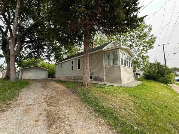 828 W 10th Ave, Oshkosh, WI 54902