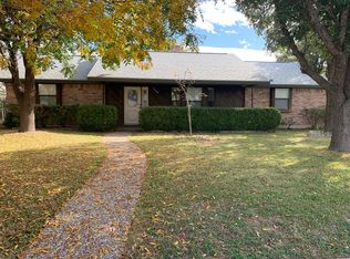 2109 Hackberry Dr, Uvalde, TX 78801