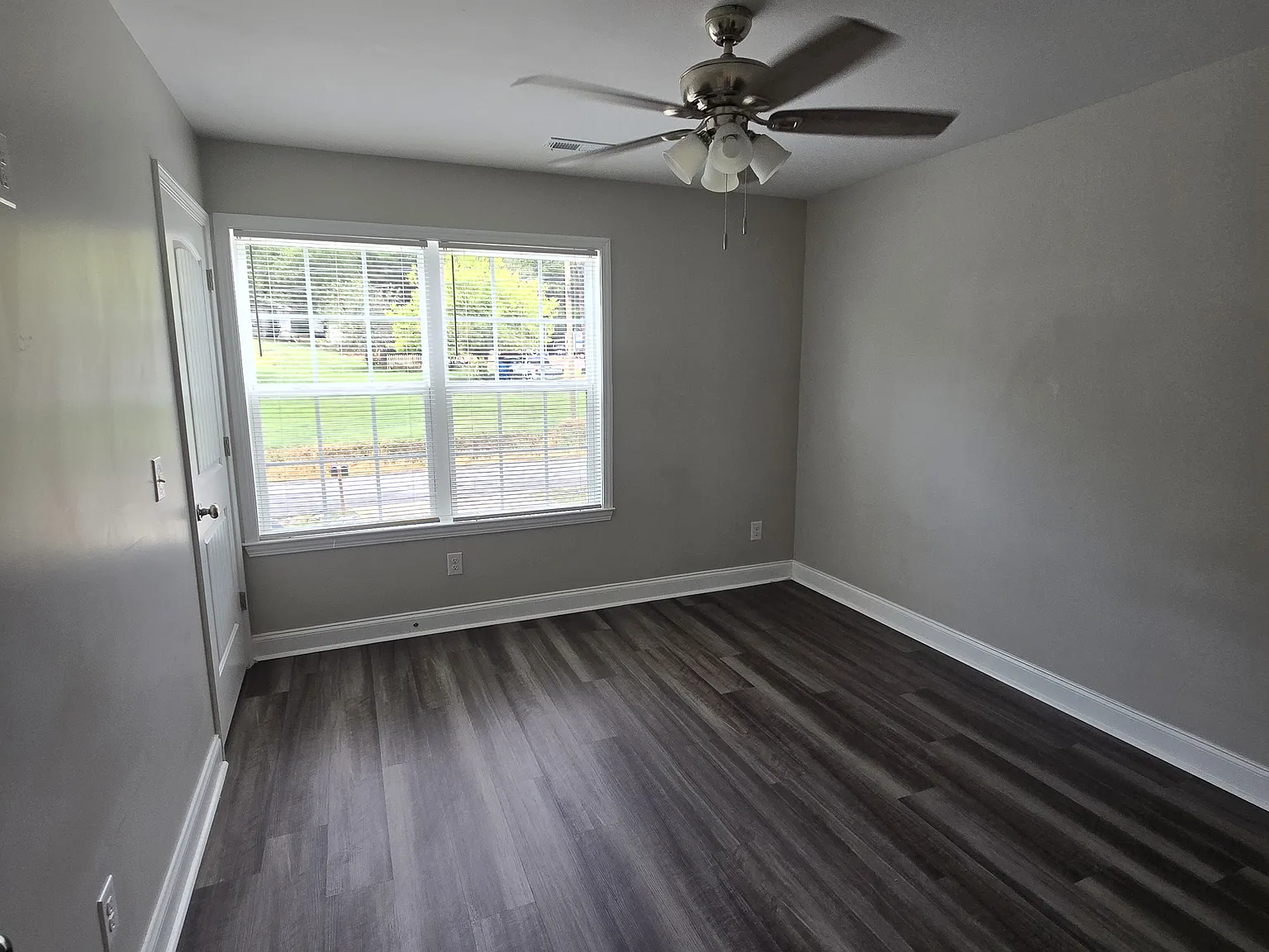 2 bed, 1.5 bath, 1000 sqft, $1,350 — Photo 3