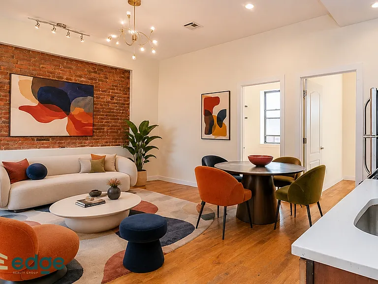 591 Franklin Ave #4 — Photo 1