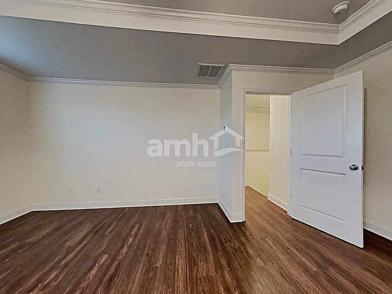 144 Twin River Dr — Photo 16