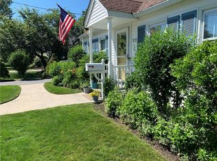 25 Potters Ave, Warwick, RI 02886