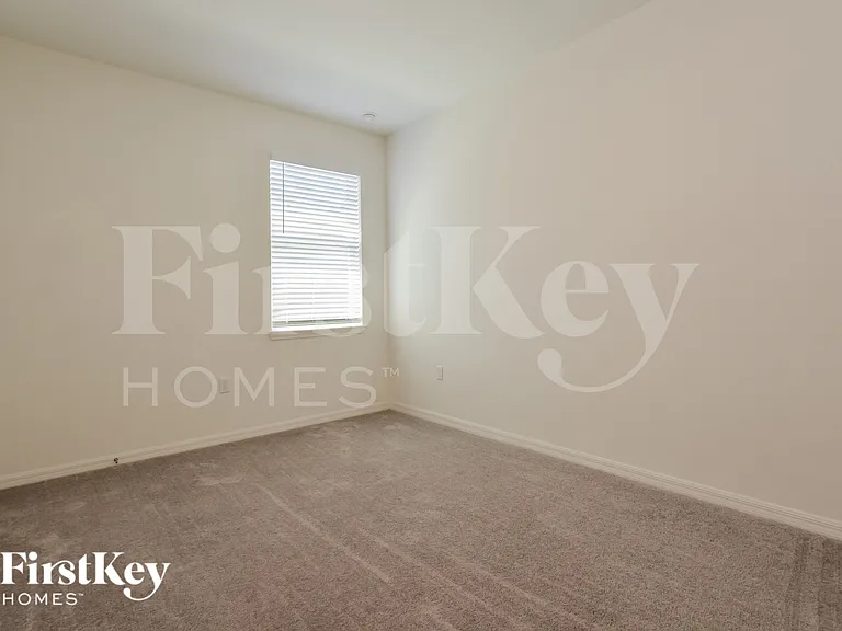 1256 Spokane Point — Photo 13