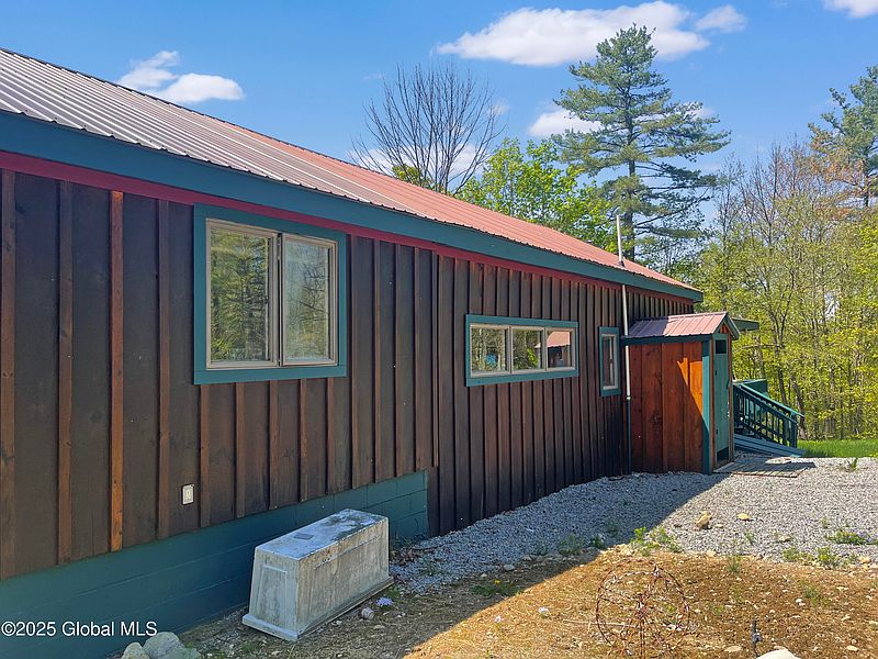 4th image of 69 Duell Hill Road