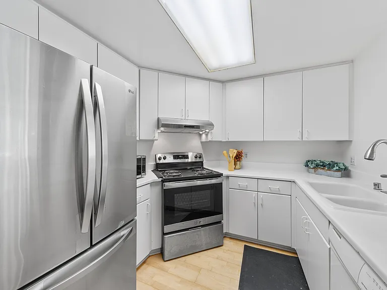 220 Lombard St #317 — Photo 8