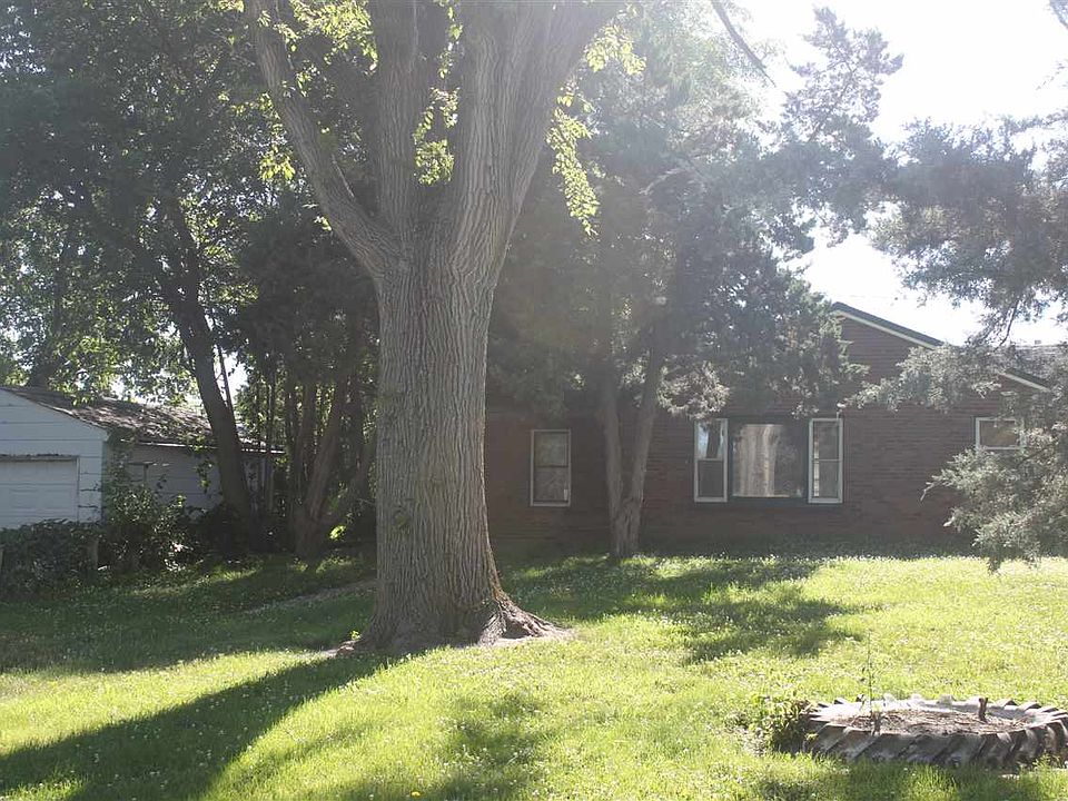 2nd image of 814 7th St