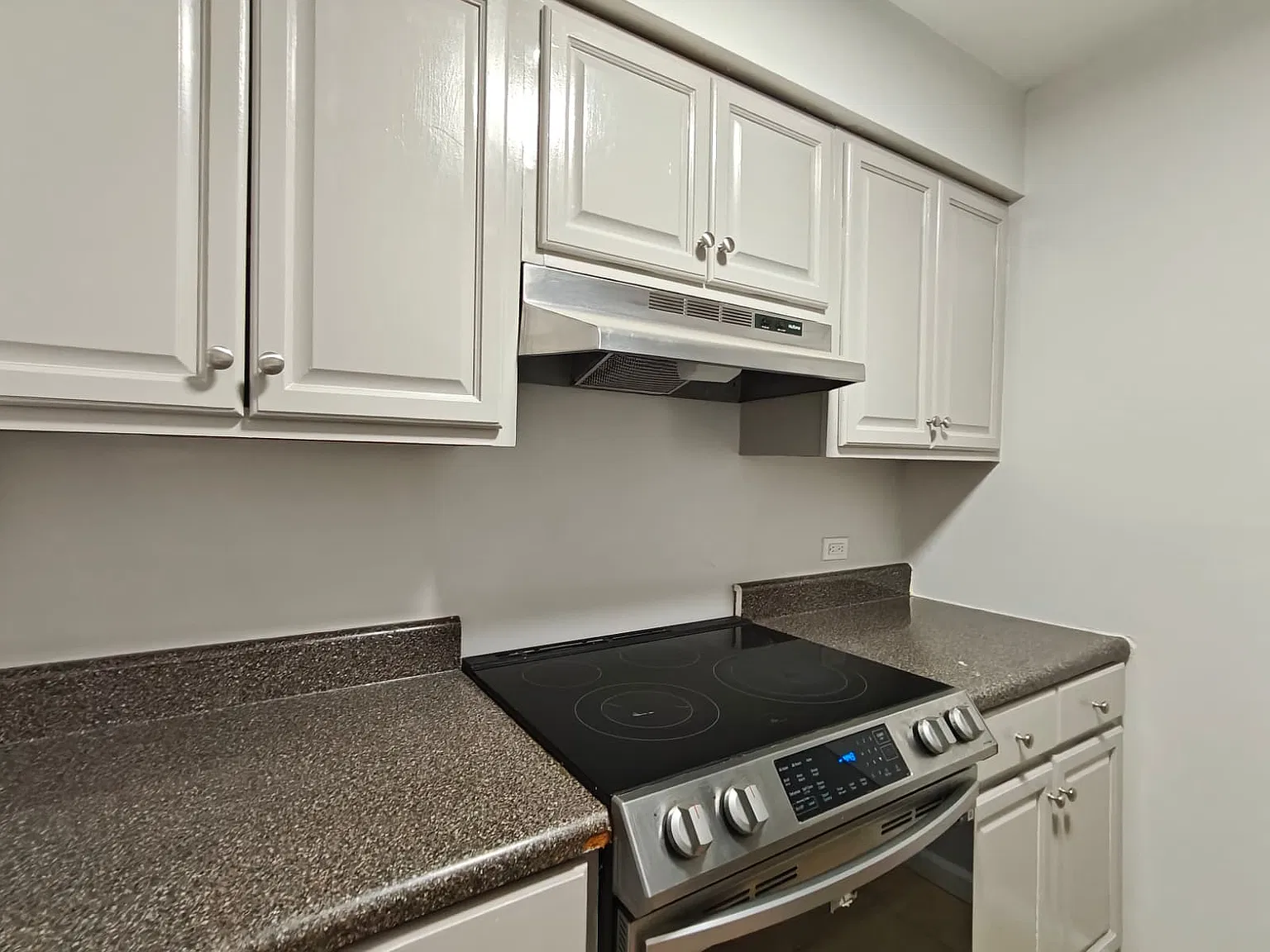 East Germantown's Next Hot 1-Bedroom! — Photo 2