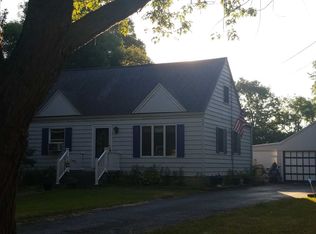 49 Ayer Rd, Williamsville, NY 14221