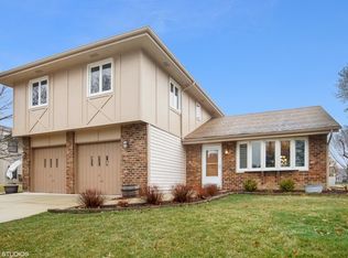 205 Glenridge Ln, Schaumburg, IL 60193