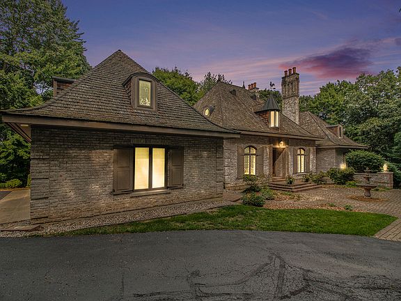2nd image of 309 Preservation Dr NE