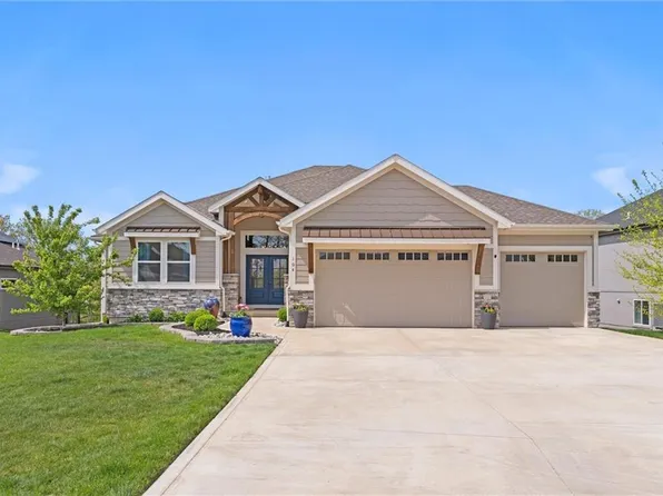 104 Grand Prairie Cir, Lake Winnebago, MO 64034