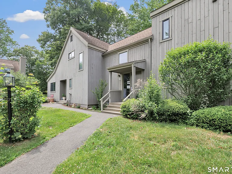 14 Algonquin Ln #C — Photo 2