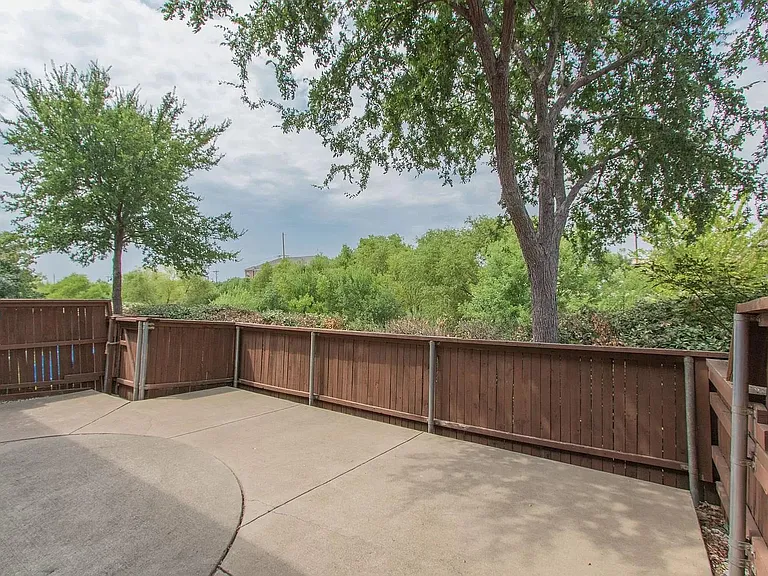 1825 Brookview Dr — Photo 33