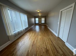325 E 57th St, Chicago, IL 60637