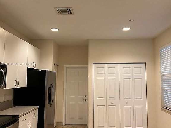 2nd image of 4221 Vineyard Cir