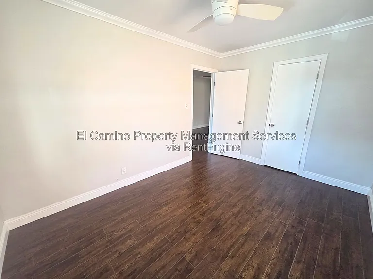 1036 E 2nd St #7 — Photo 15