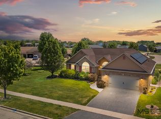 1418 Beach Ln, Sycamore, IL 60178