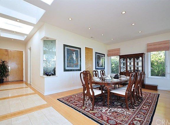 Bright Contemporary Designed Entry leads to an Open Floorplan