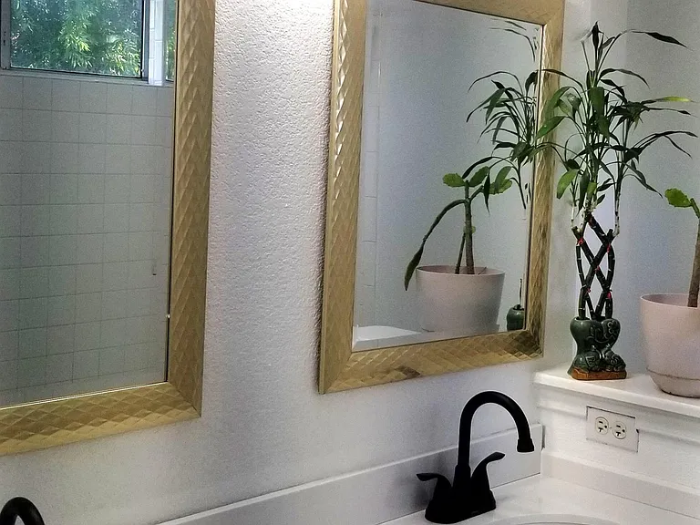 Primary En Suite (1)