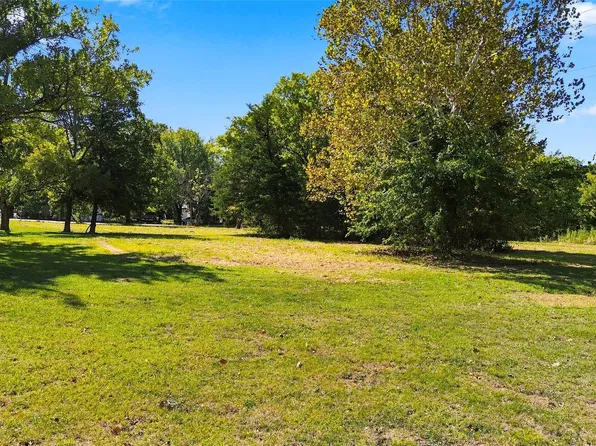 621 NW 2nd St, Cooper, TX 75432