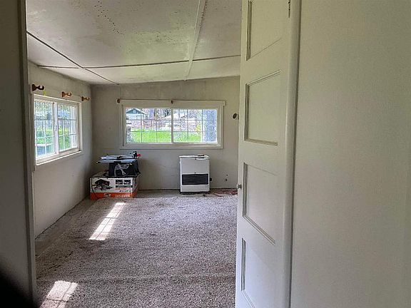 4th image of 404 Dewitt Park Rd