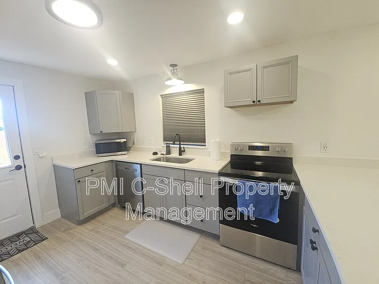 913 W Hernandez St — Photo 16