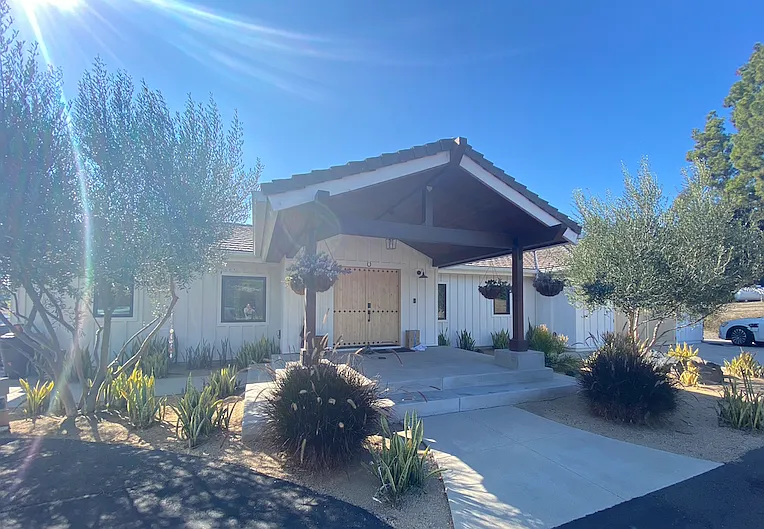 3 bed, 2000 sqft, $11,900 — Photo 2