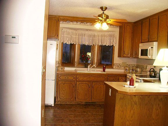 Bay window and 42" upper cabinets