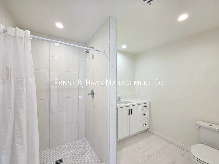 321 Chestnut Ave #6 — Photo 12