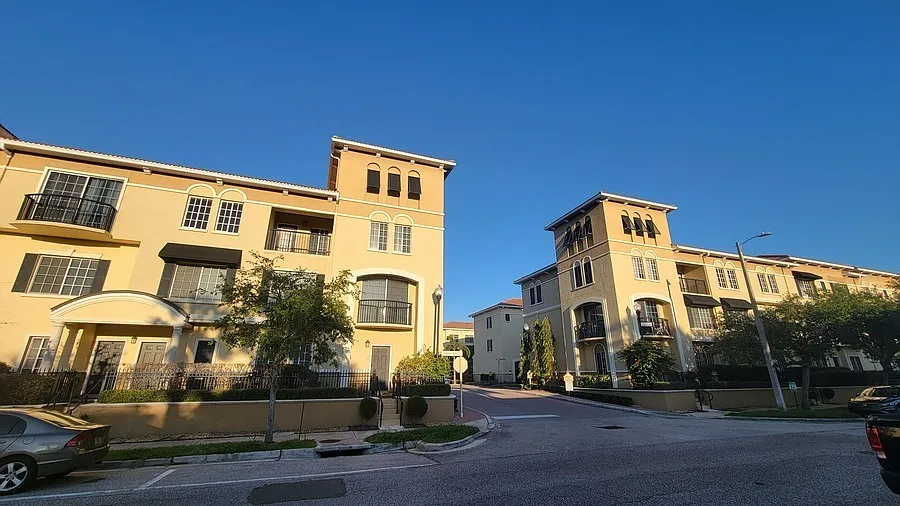 1 bed, 881 sqft, $2,500 — Photo 3