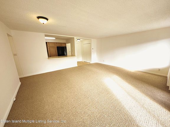 5th image of 95 Essex Dr APT 1D