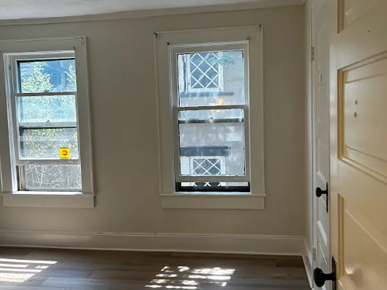 805-807 N Irving Ave — Photo 16