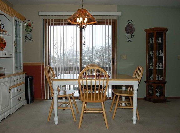 4th image of 280 Woodridge Cir