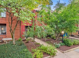 11545 Hearthstone Ct, Reston, VA 20191