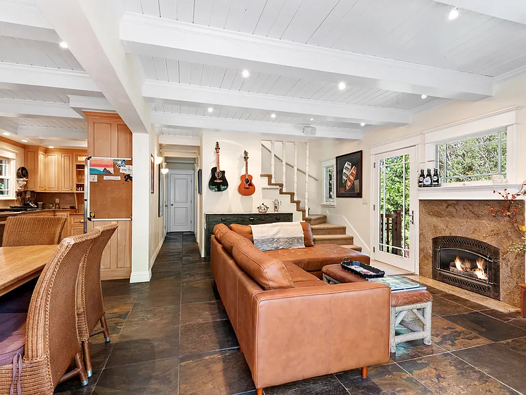 320 Kimberly Dr — Photo 6