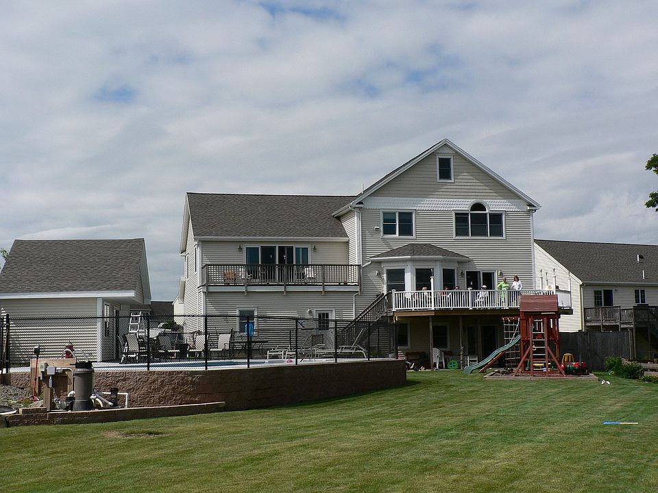1st image of 84 Emerald Dr