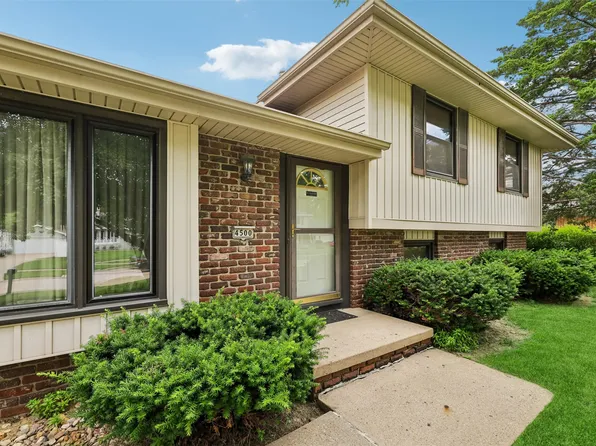 4500 73rd St, Urbandale, IA 50322