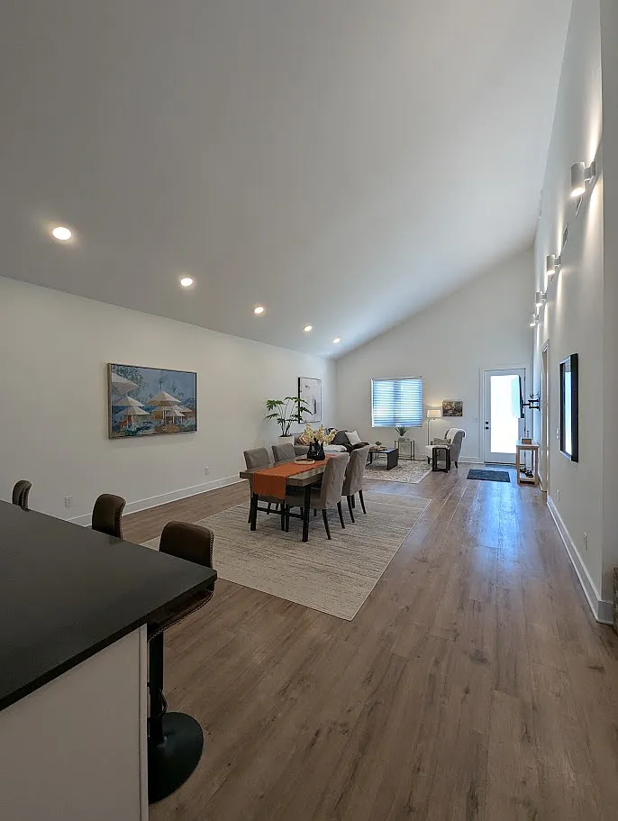 3 bed, 2060 sqft, $4,995 — Photo 4