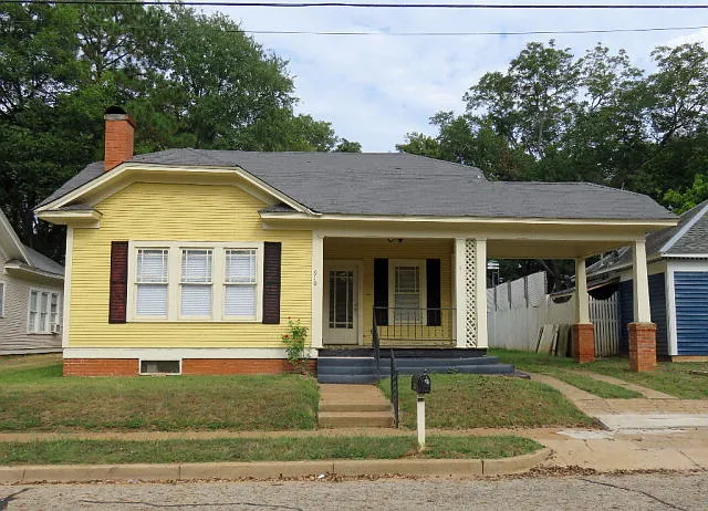 910 Cedar St photo 1