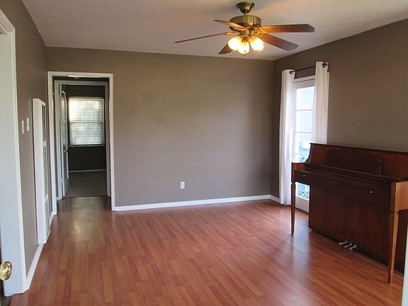 4th image of 3484 Glade St
