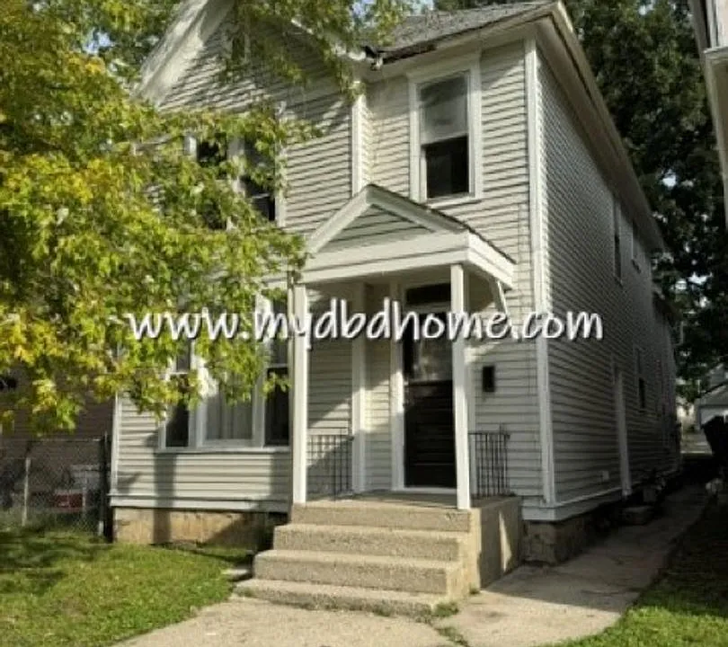 308 W Creighton Ave