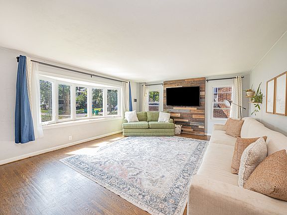 2nd image of 811 Buell Ave