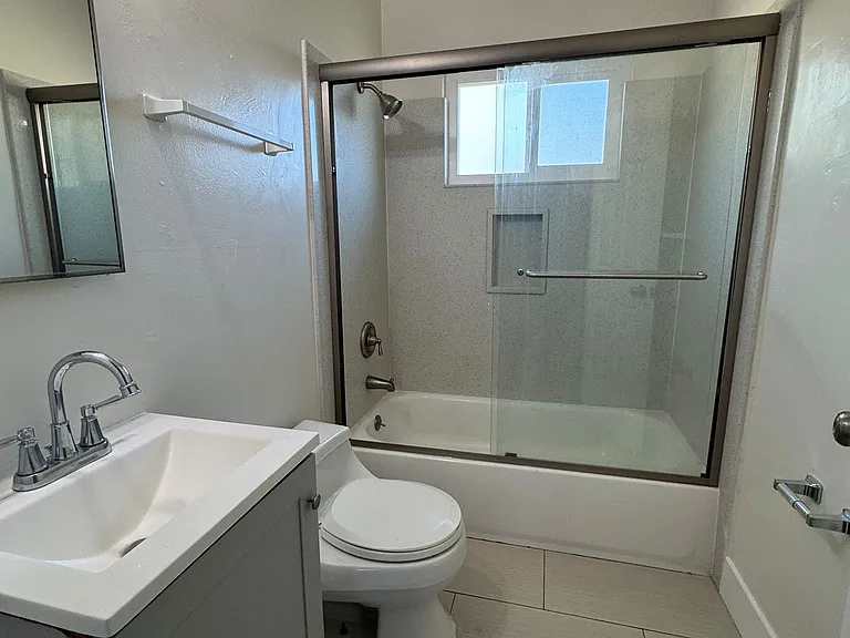 333 Dumont Ave #6 — Photo 7