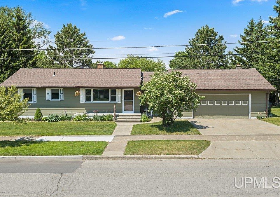 1st image of 1924 14th Ave N