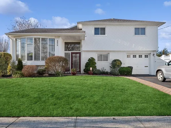 2854 Wynsum Avenue, Merrick, NY 11566