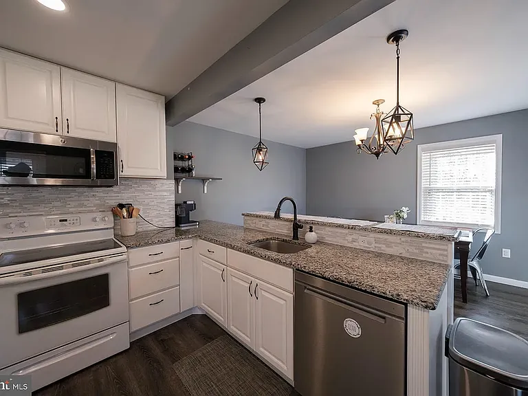 2640 Grandview Blvd — Photo 16